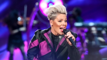 بعد شفائها منه: 'بينك' تتبرّع بمليون دولار لمكافحة كورونا